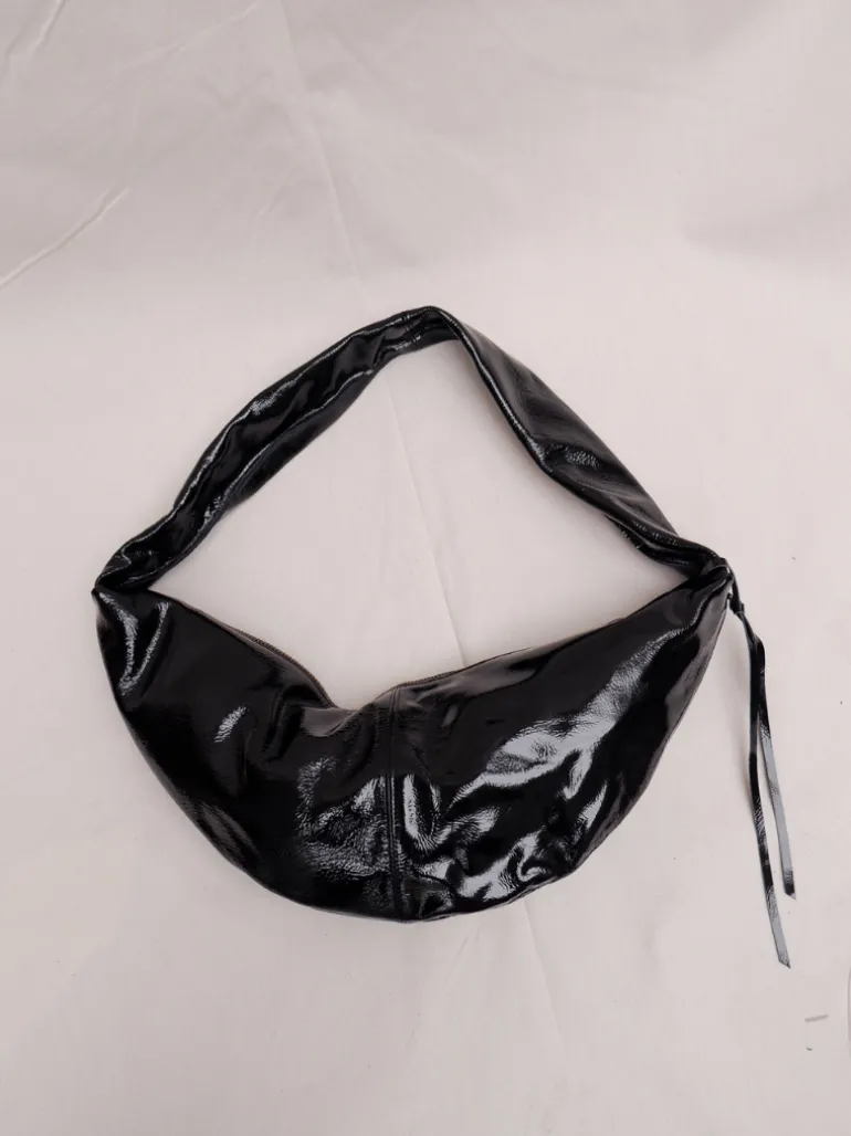 Banana bag XL crushed patent black