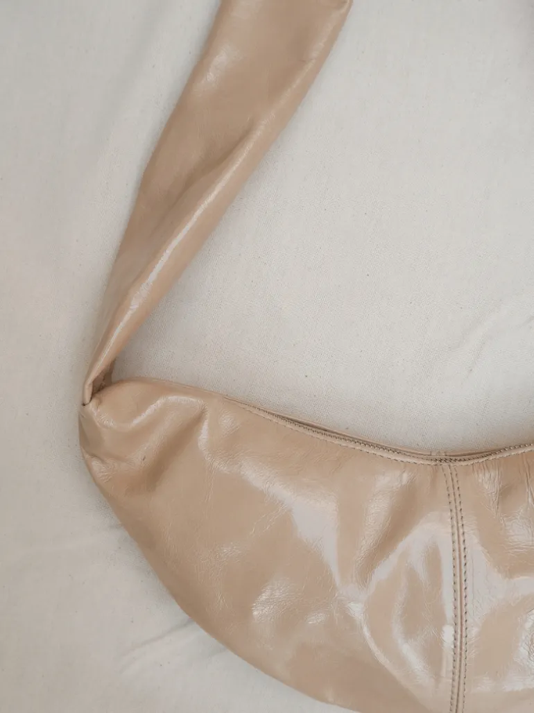 Banana bag XS crushed patent sand