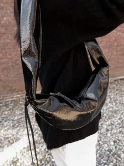 Banana bag XS crushed patent black