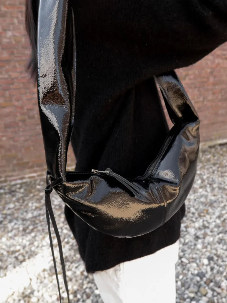 Banana bag XS crushed patent black