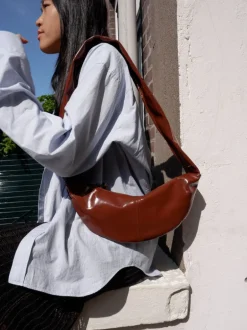 Banana bag XS glossy brown